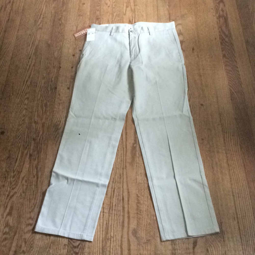 Dockers Men’s Slim Fit Khaki Pants Size 32 NEW